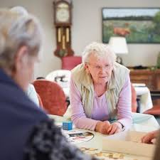 Optimale Zorg voor Ouderen Thuis: Een Belangrijke Uitdaging in België